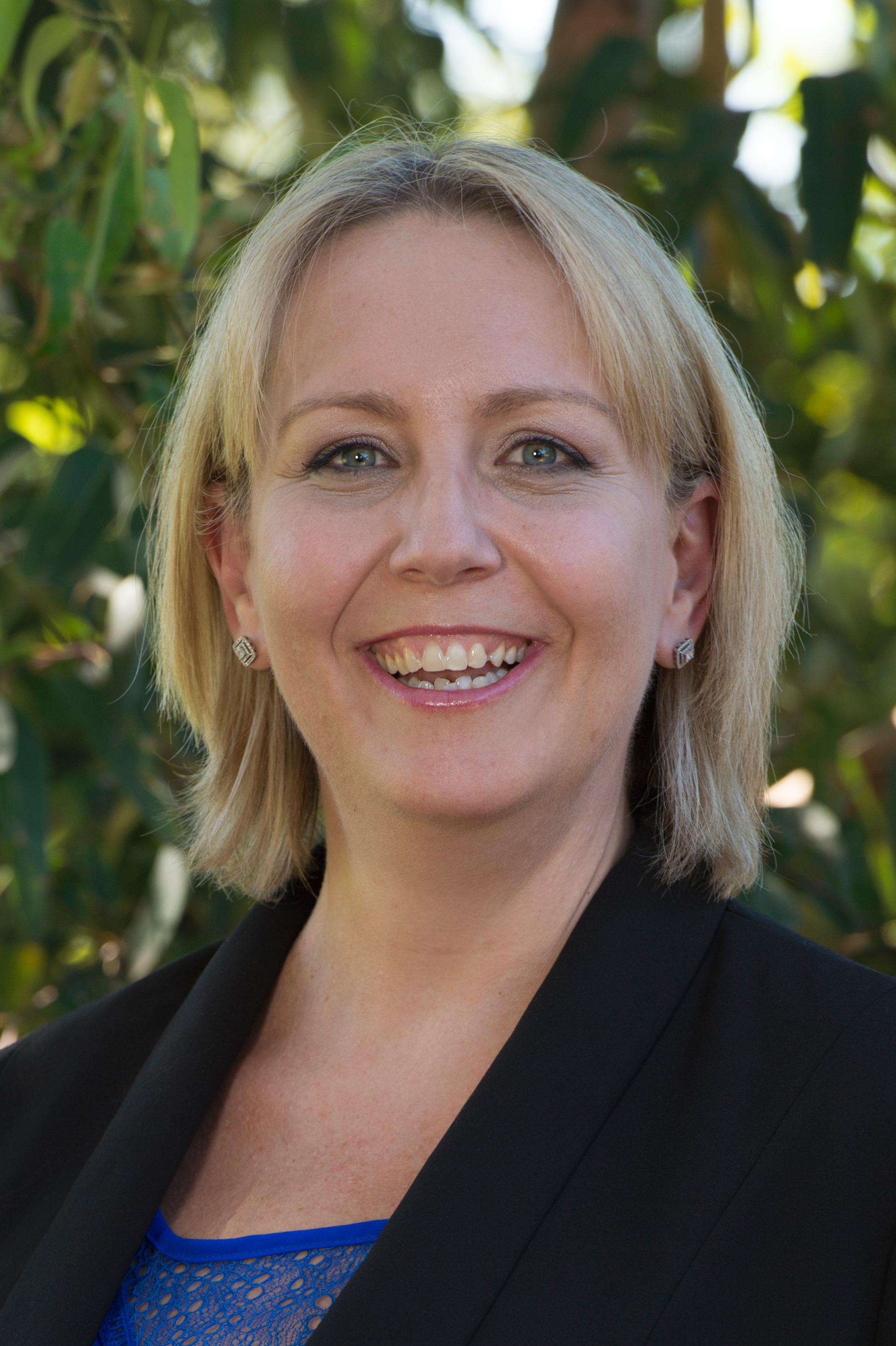 Suzanne Hollins portrait